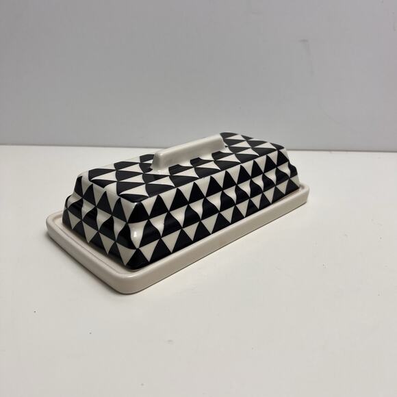 THYME & TABLE Ceramic Butterdish~ Covered ~ 2.25" x 4" x 7.5" - Picture 1 of 6